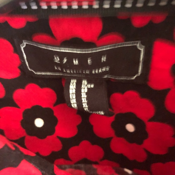 Forever 21 Men Short Slv Red Floral Button Up - Picture 3 of 3